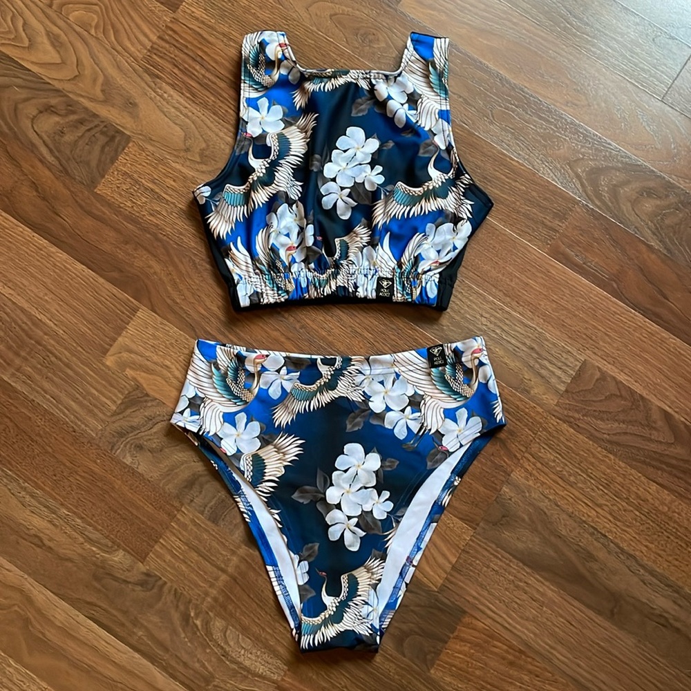 Pole Addict workout wear. Sports bra and shorts. Medium.